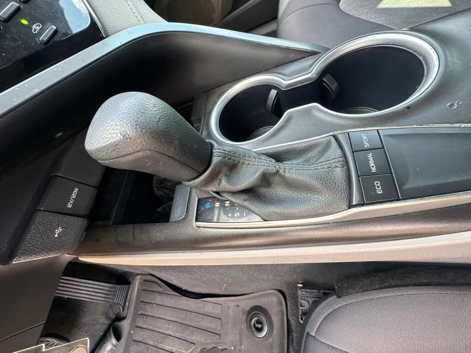 2024 Toyota Camry LE - Photo 18