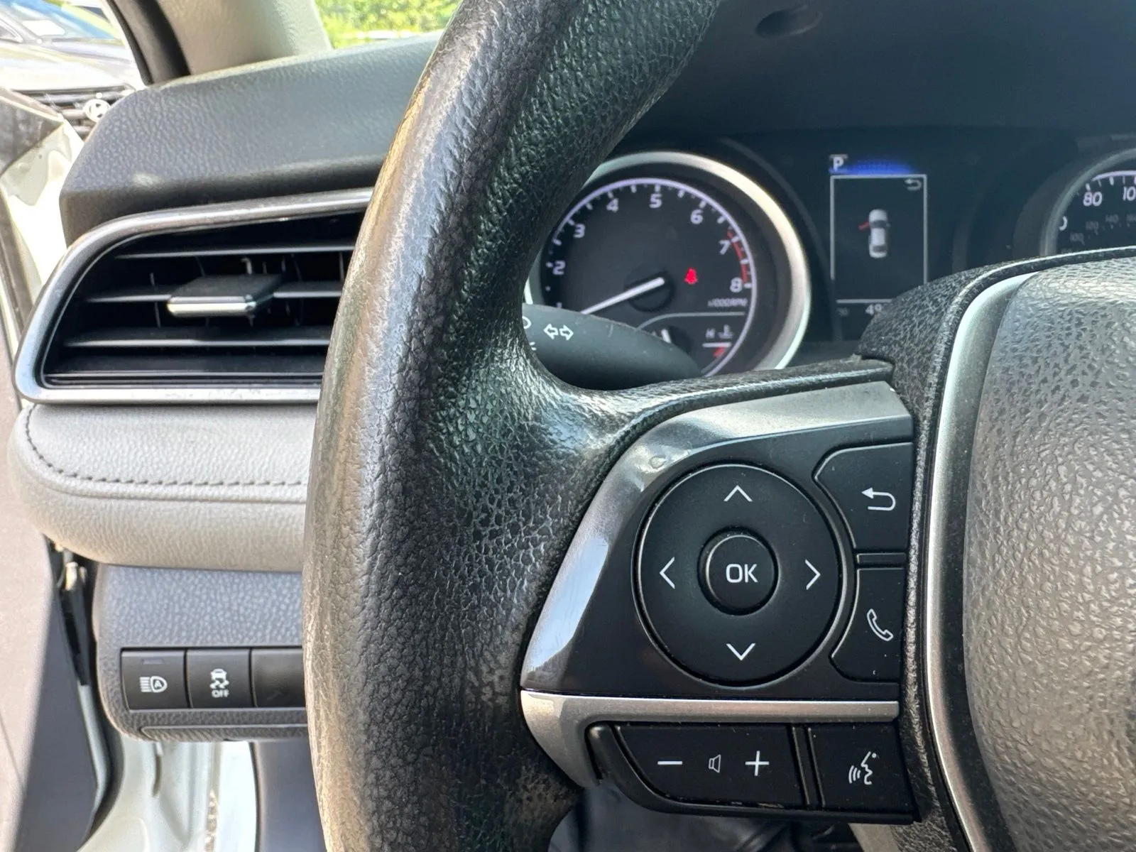 2024 Toyota Camry LE - Photo 15
