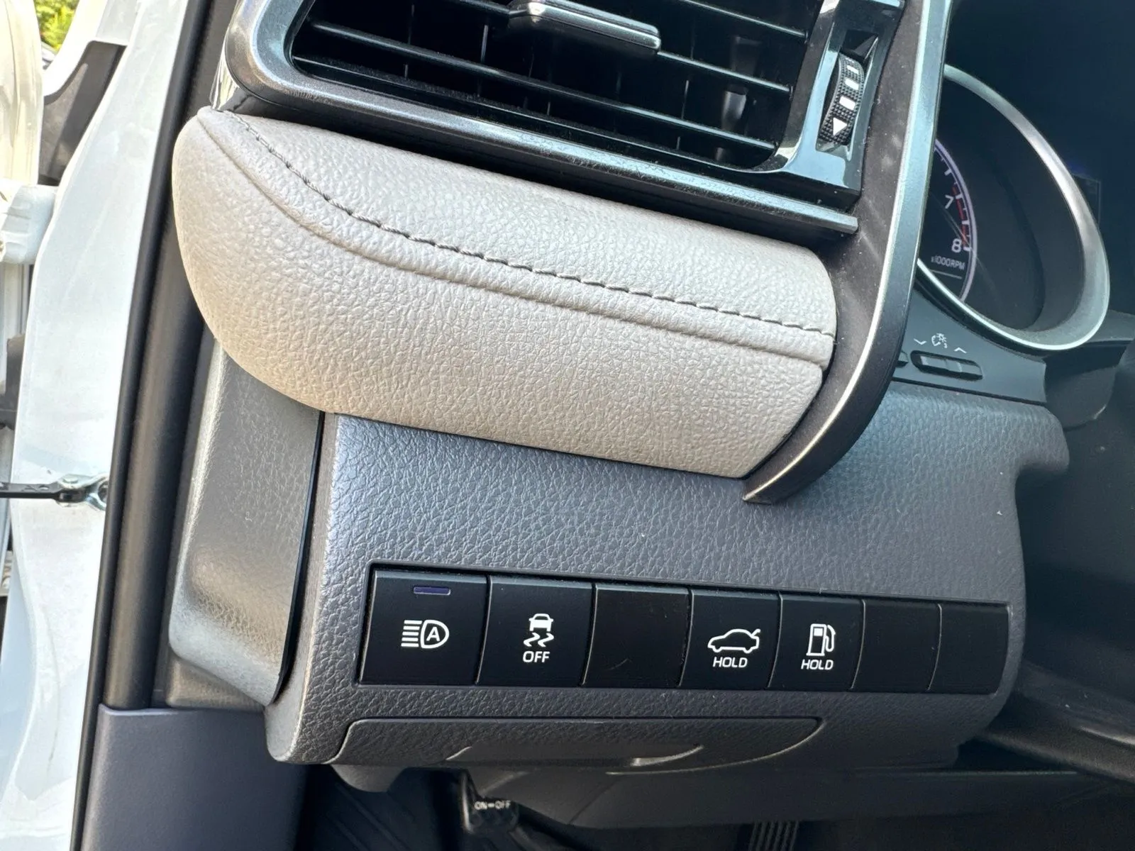 2024 Toyota Camry LE - Photo 14