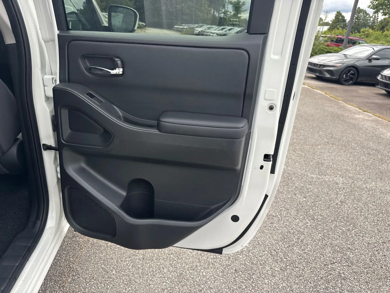 2025 Nissan Frontier SV - Photo 16