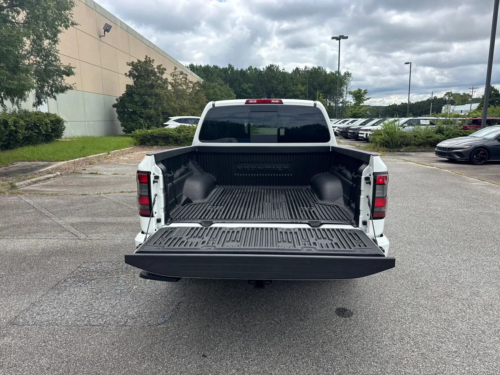 2025 Nissan Frontier SV - Photo 17