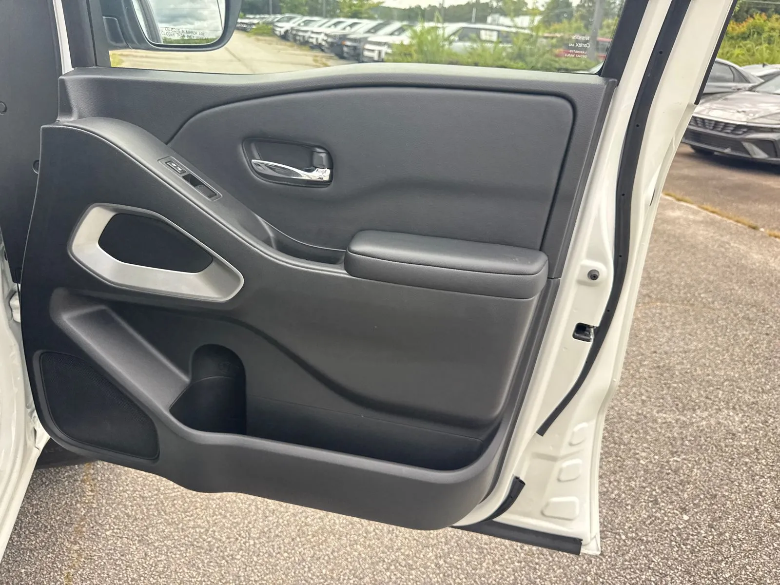 2025 Nissan Frontier SV - Photo 14