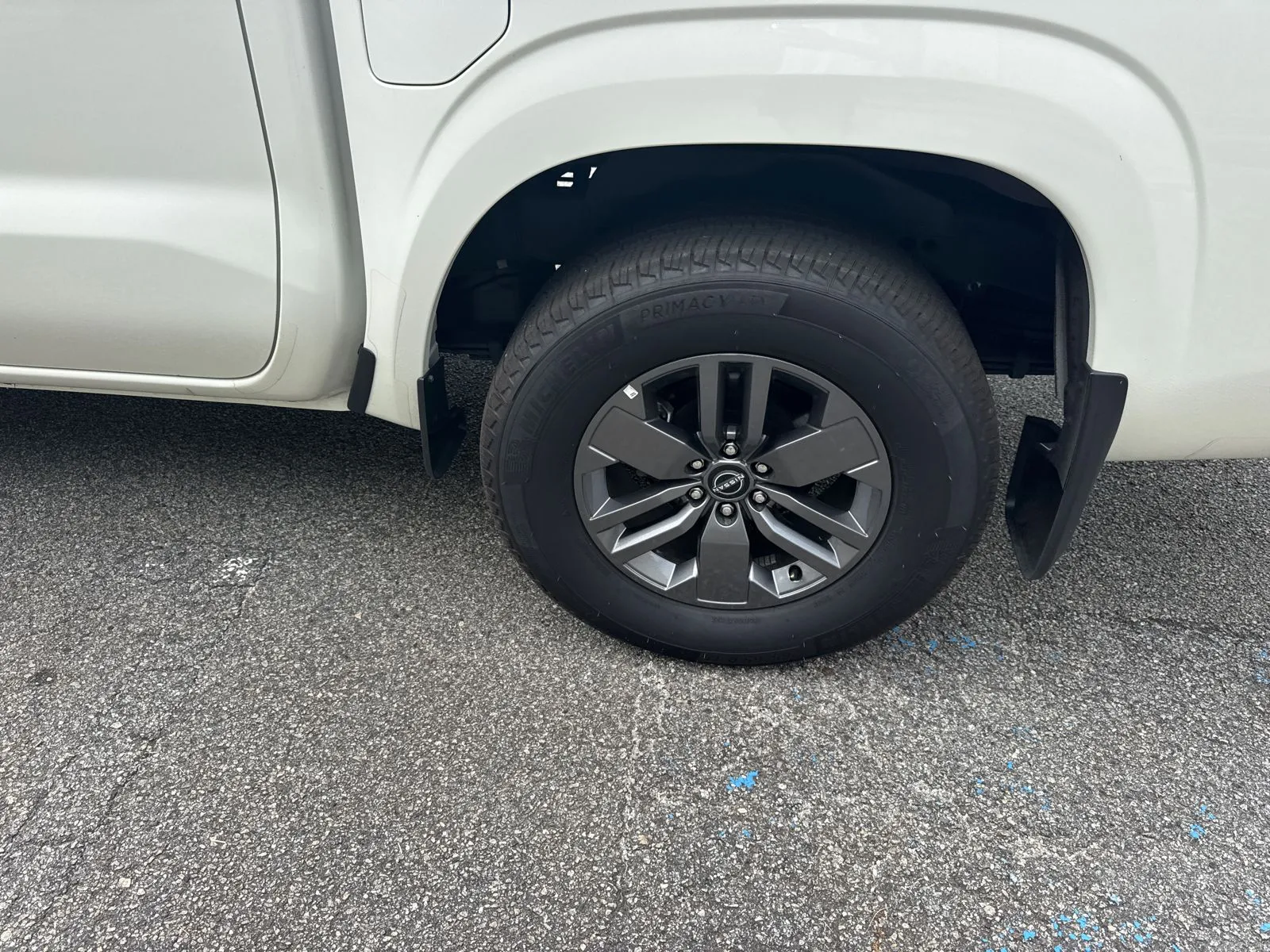 2025 Nissan Frontier SV - Photo 18