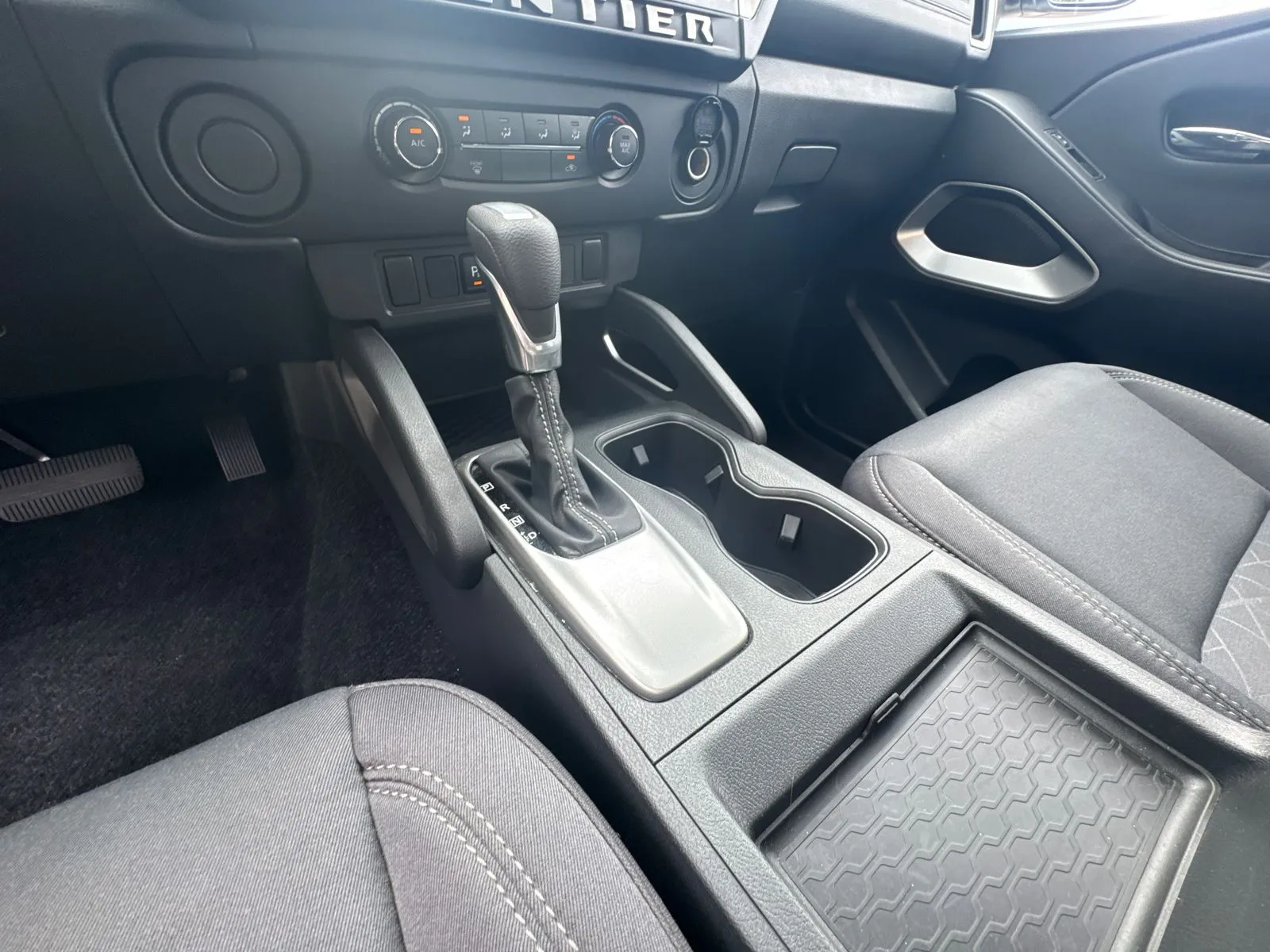 2025 Nissan Frontier SV - Photo 28