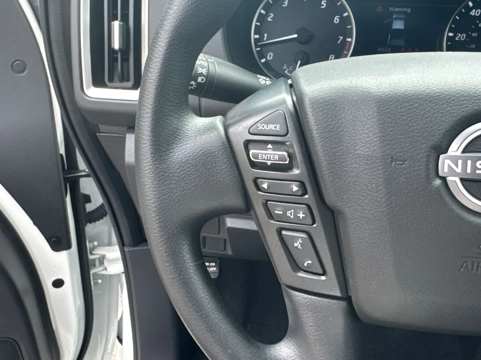 2025 Nissan Frontier SV - Photo 23