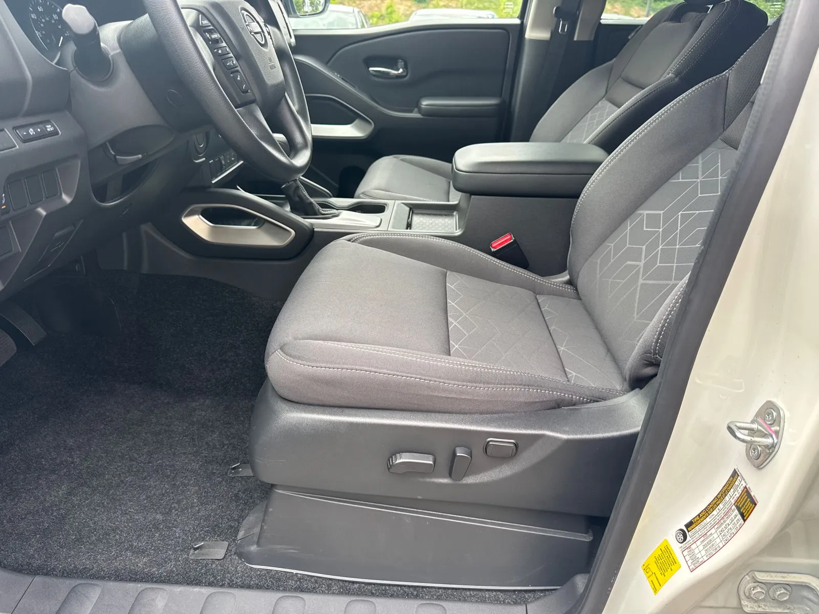 2025 Nissan Frontier SV - Photo 9