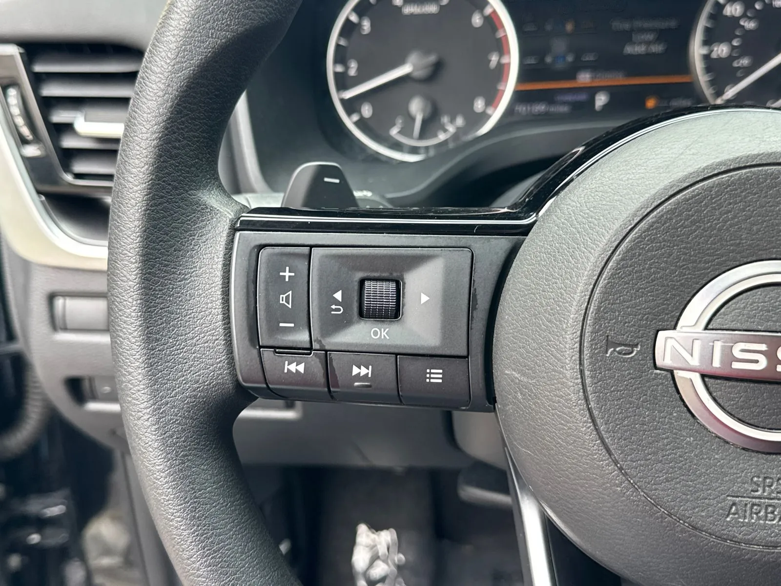 2023 Nissan Rogue SV - Photo 24