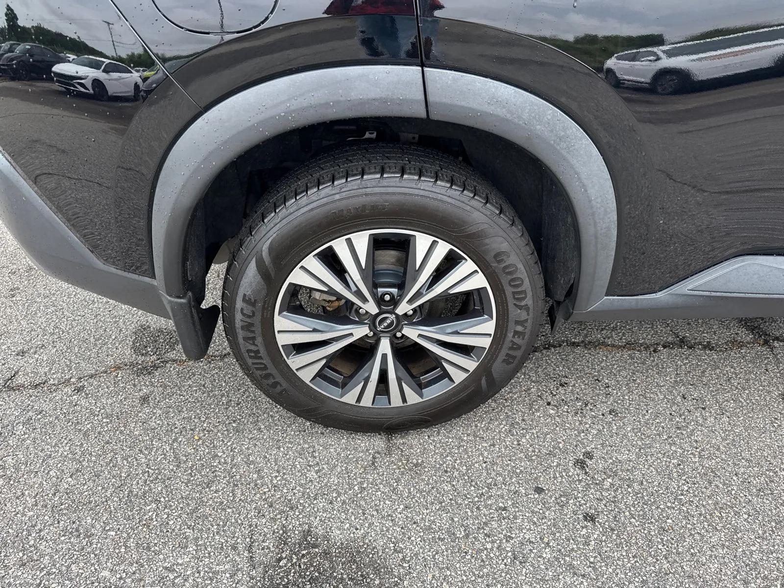2023 Nissan Rogue SV - Photo 17