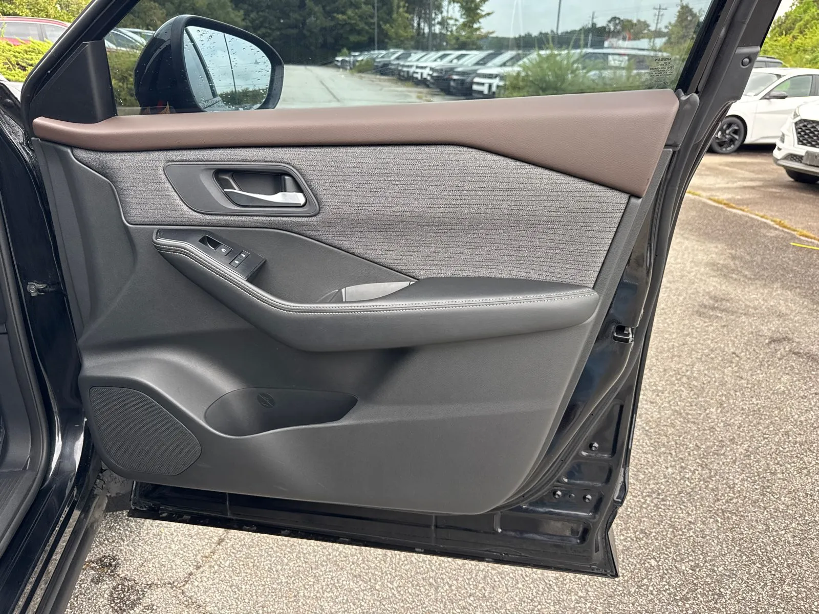 2023 Nissan Rogue SV - Photo 14