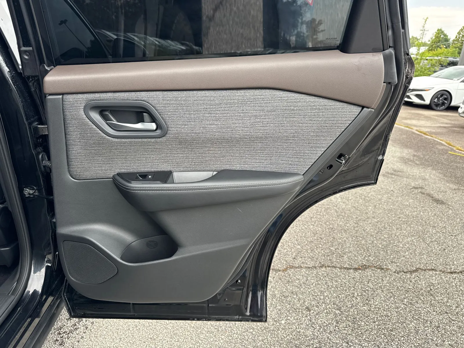 2023 Nissan Rogue SV - Photo 16