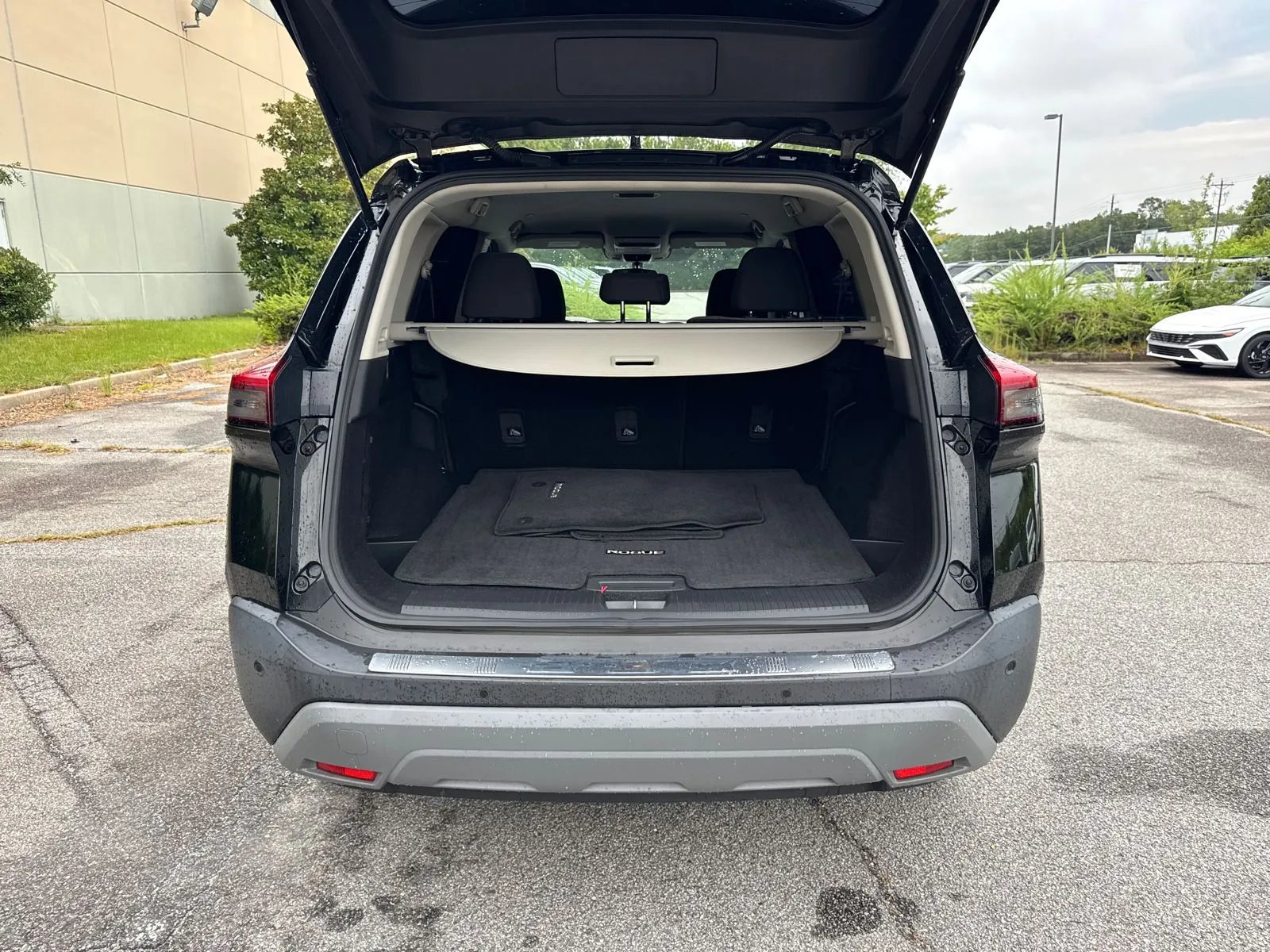 2023 Nissan Rogue SV - Photo 18