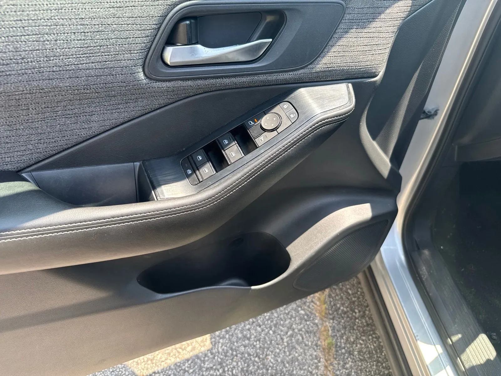 2021 Nissan Rogue SV - Photo 13