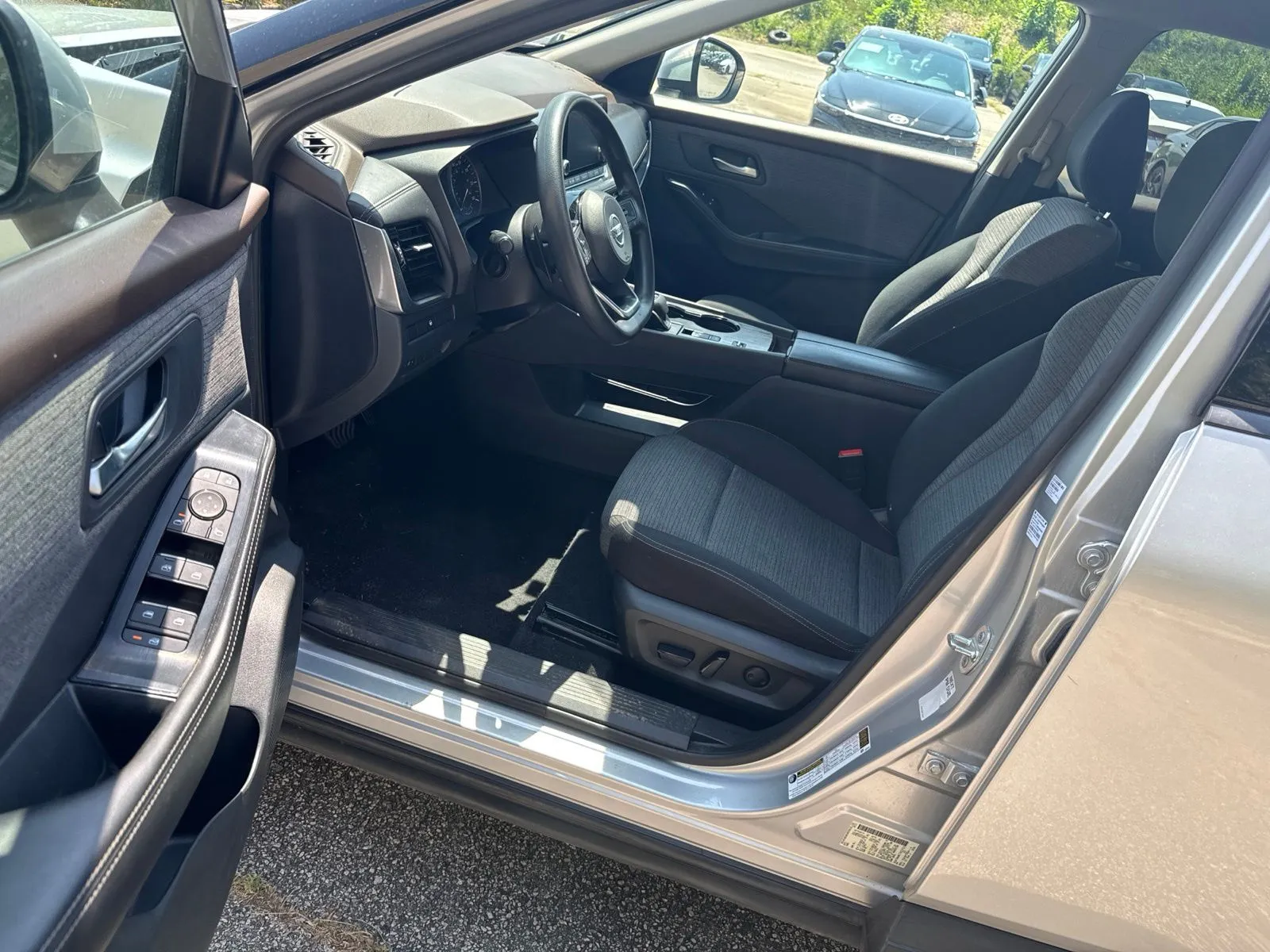 2021 Nissan Rogue SV - Photo 23