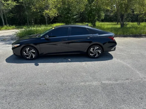 Photos of 2025 Hyundai Elantra Limited for sale in Lithia Springs, GA at ALM Hyundai West