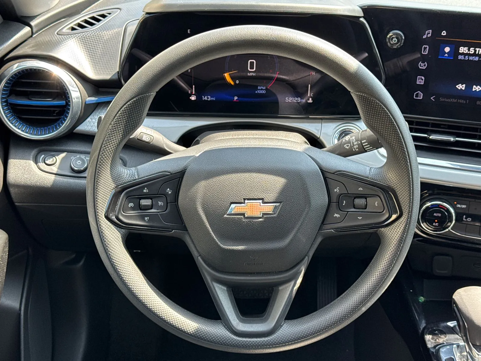 2025 Chevrolet Trax LT - Photo 23