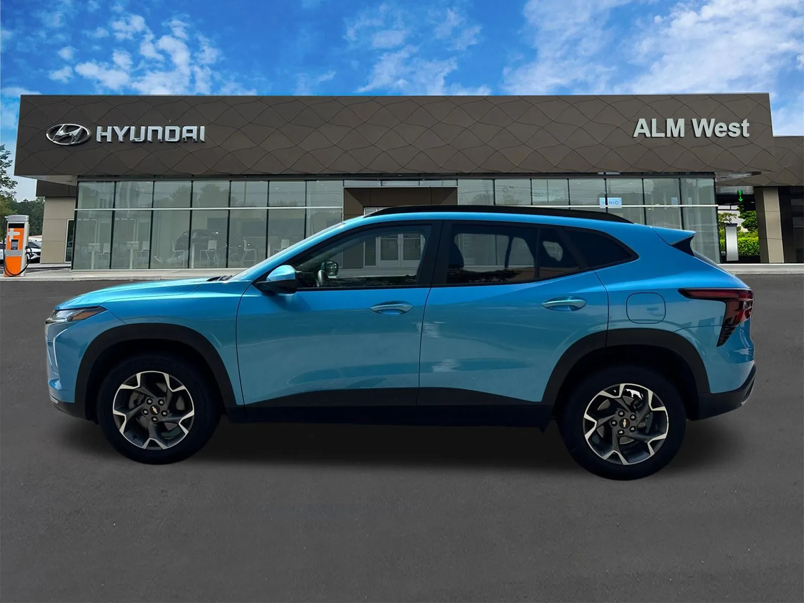 2025 Chevrolet Trax LT - Photo 8