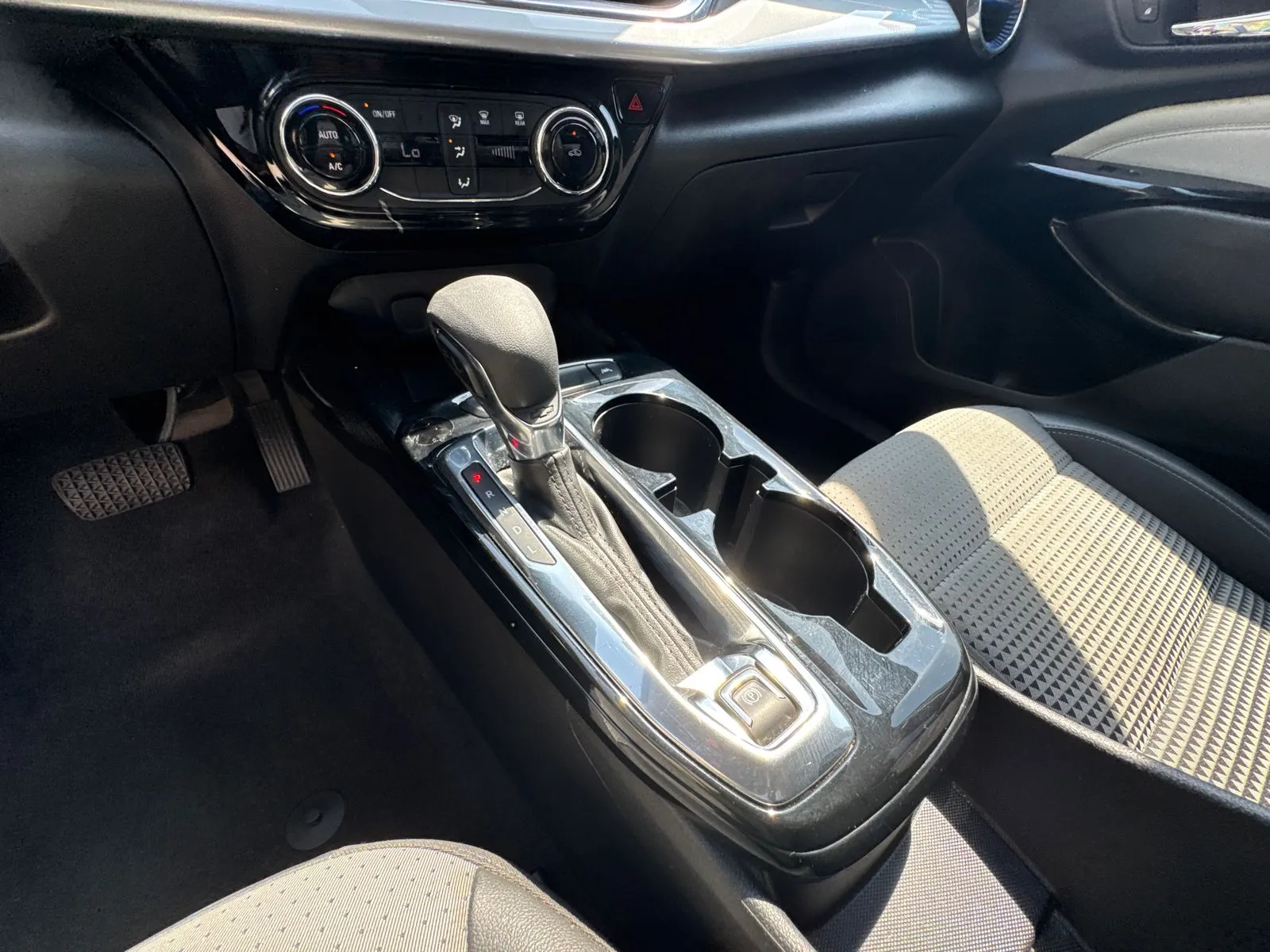 2025 Chevrolet Trax LT - Photo 29