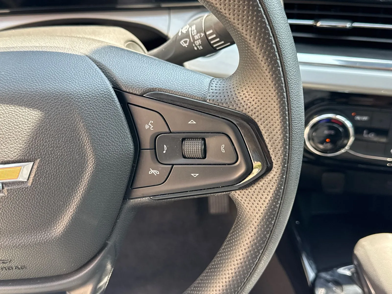 2025 Chevrolet Trax LT - Photo 25