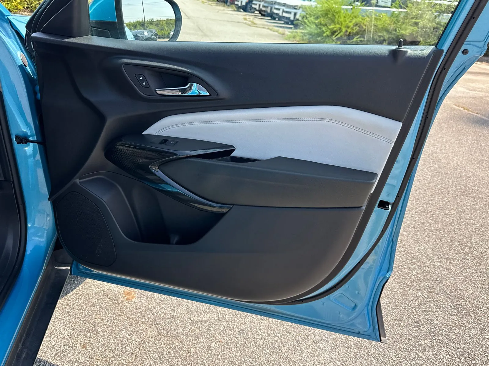 2025 Chevrolet Trax LT - Photo 14