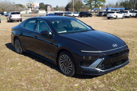 Photos of 2025 Hyundai Sonata Hybrid Limited for sale in Lithia Springs, GA at ALM Hyundai West