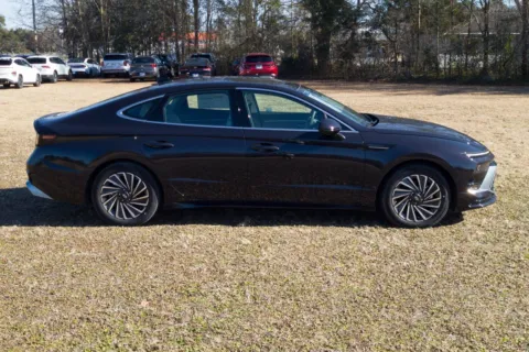 Another view of 2025 Hyundai Sonata Hybrid Limited for sale in Lithia Springs, GA at ALM Hyundai West