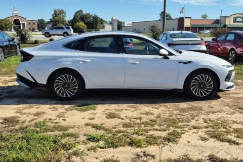 More photos of 2026 Hyundai Sonata Hybrid Limited at ALM Hyundai West, GA