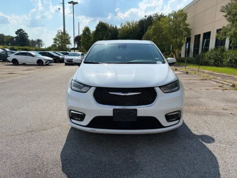 White 2023 Chrysler Pacifica Touring L for sale in Lithia Springs, GA