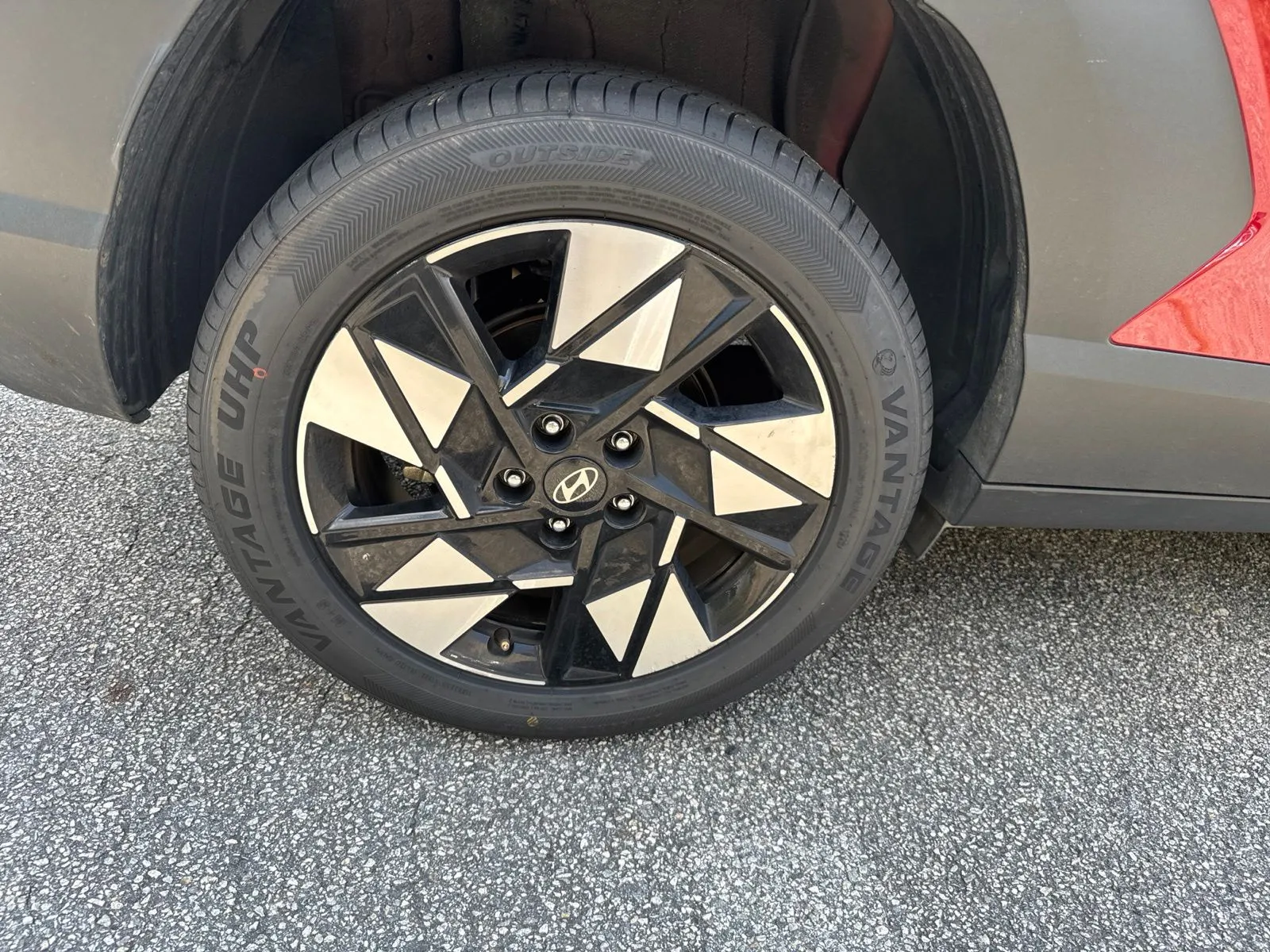 2024 Hyundai Kona SEL - Photo 11