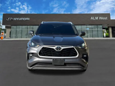 Photos of 2022 Toyota Highlander XLE for sale in Lithia Springs, GA at ALM Hyundai West