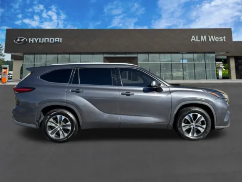 More photos of 2022 Toyota Highlander XLE at ALM Hyundai West, GA