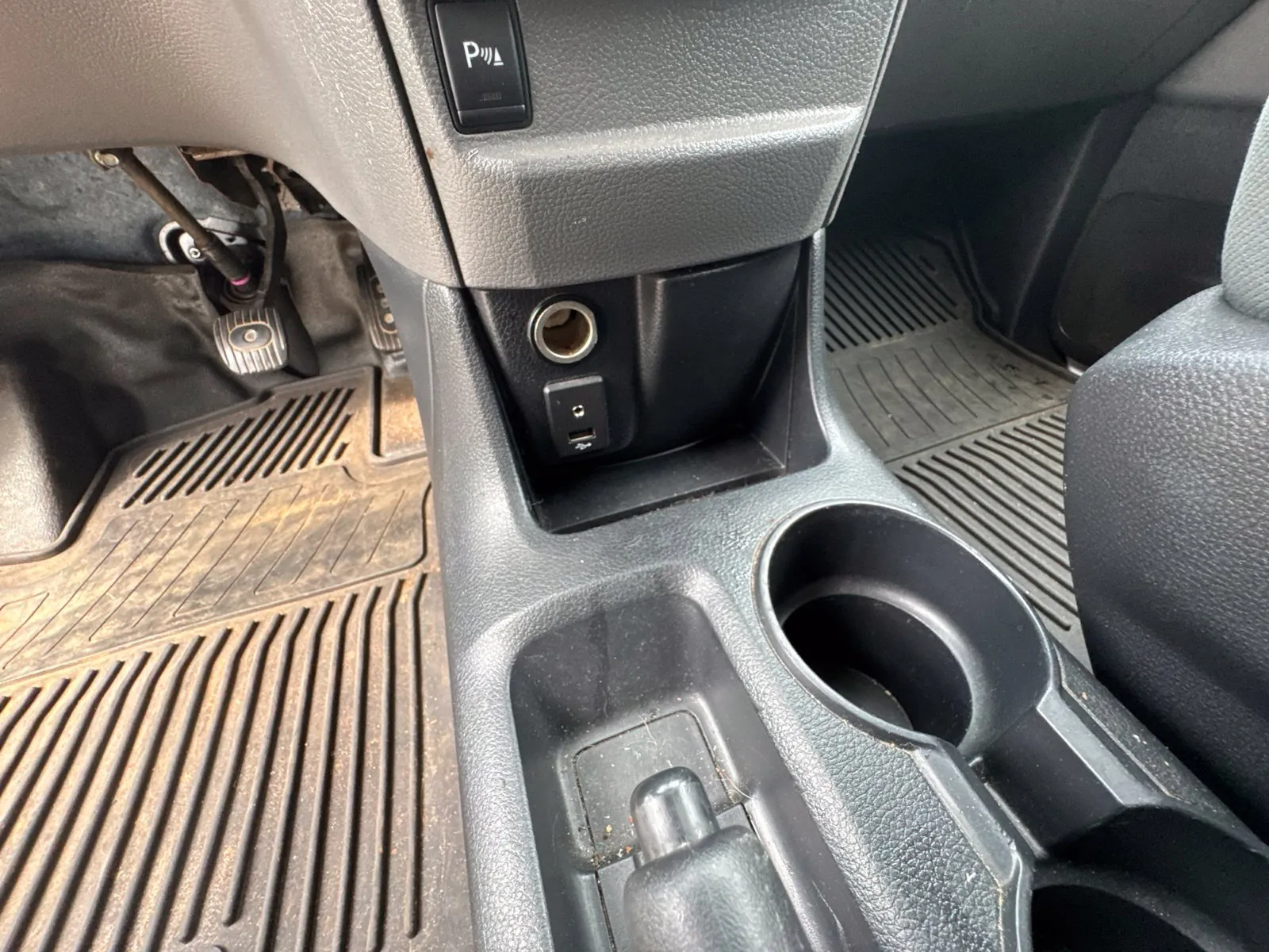 2015 Nissan NV200 SV - Photo 17