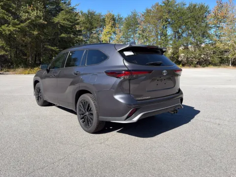More photos of 2024 Toyota Highlander XSE at ALM Hyundai West, GA