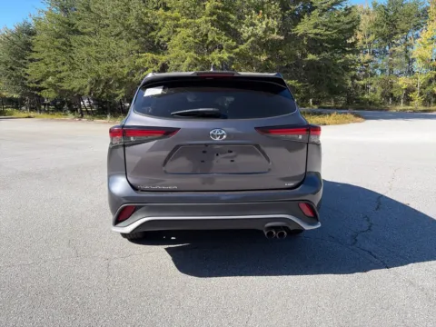 More photos of 2024 Toyota Highlander XSE at ALM Hyundai West, GA