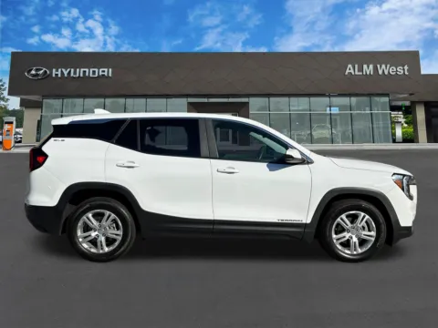 More photos of 2022 GMC Terrain SLE at ALM Hyundai West, GA