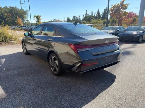 More photos of 2025 Hyundai Elantra SEL Convenience at ALM Hyundai West, GA