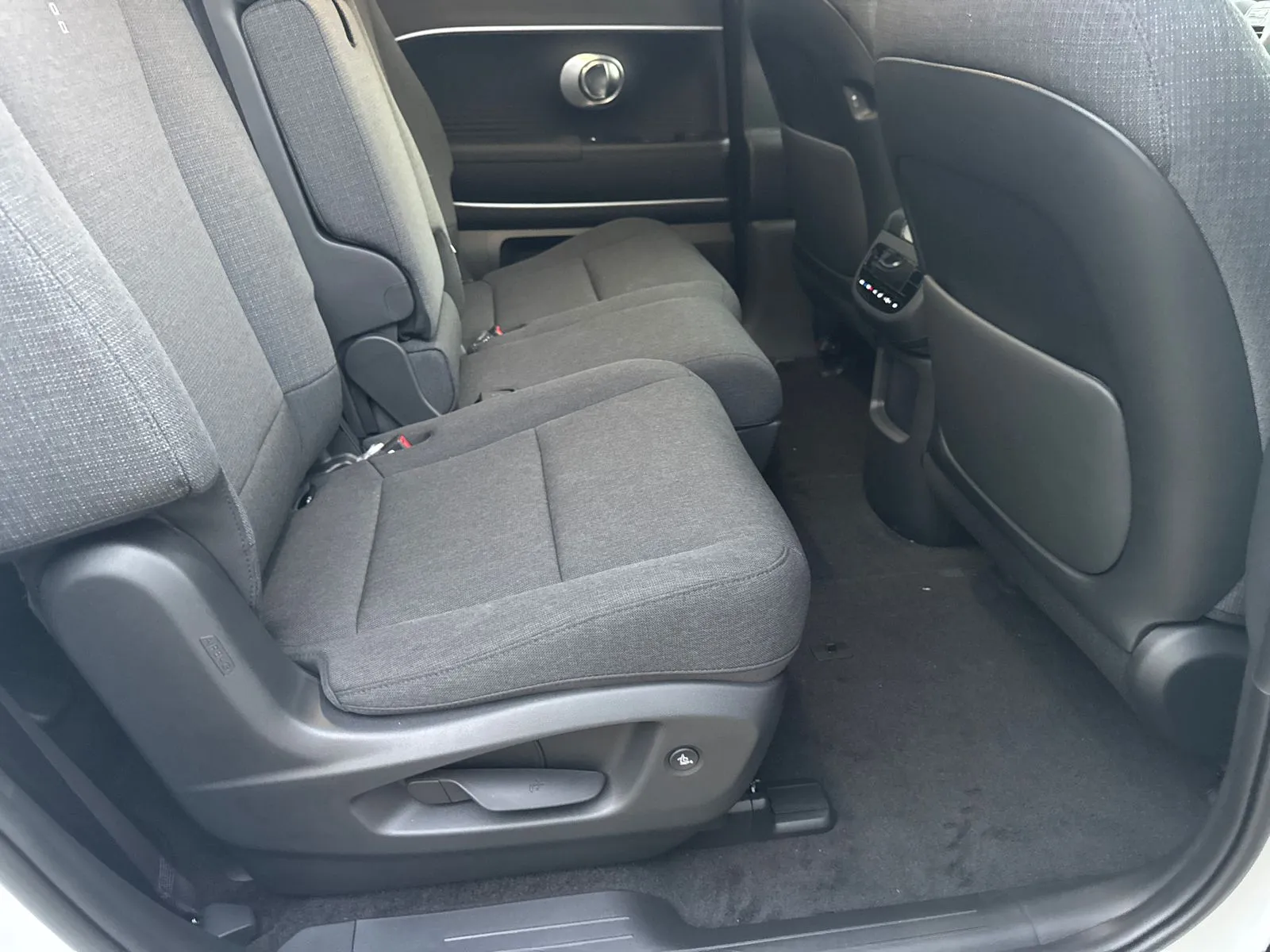 2026 Hyundai IONIQ 9 SE - Photo 16