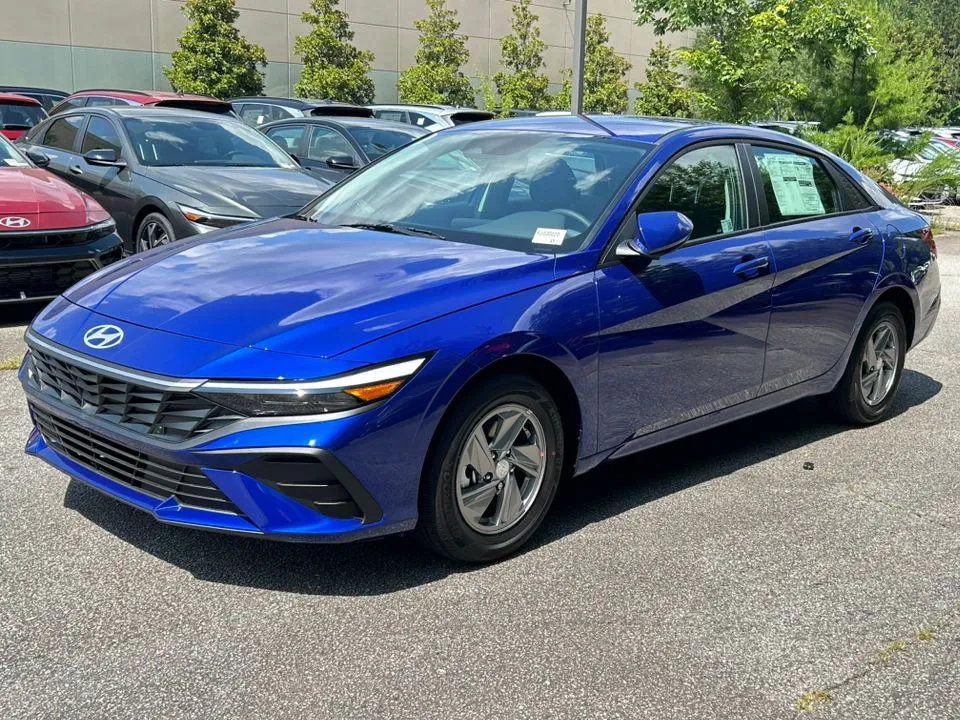 2025 Hyundai Elantra SE