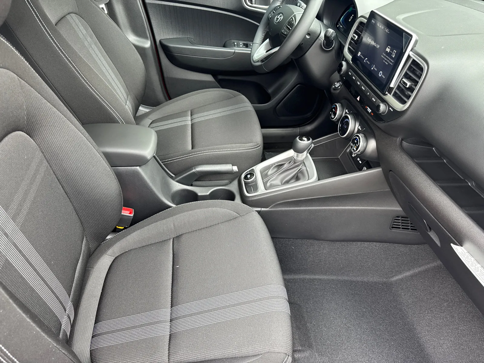 2025 Hyundai Venue SEL - Photo 14