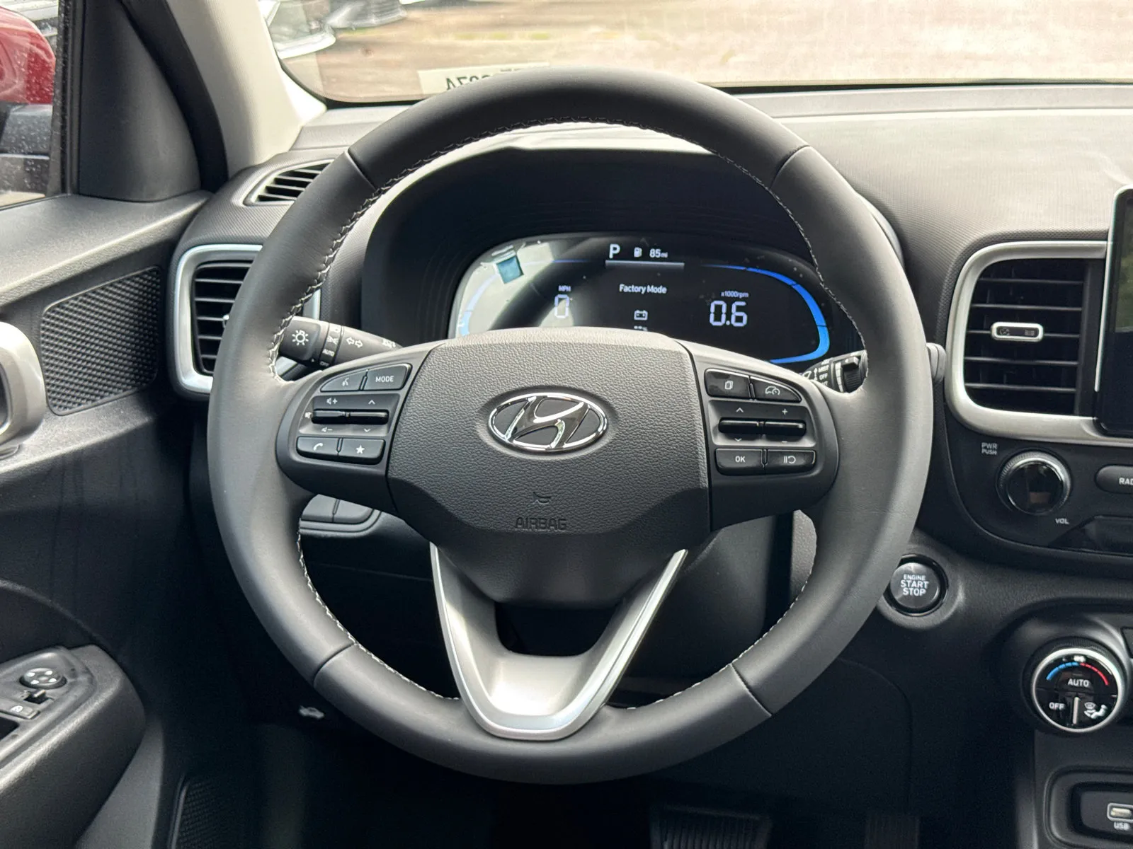 2025 Hyundai Venue SEL - Photo 24