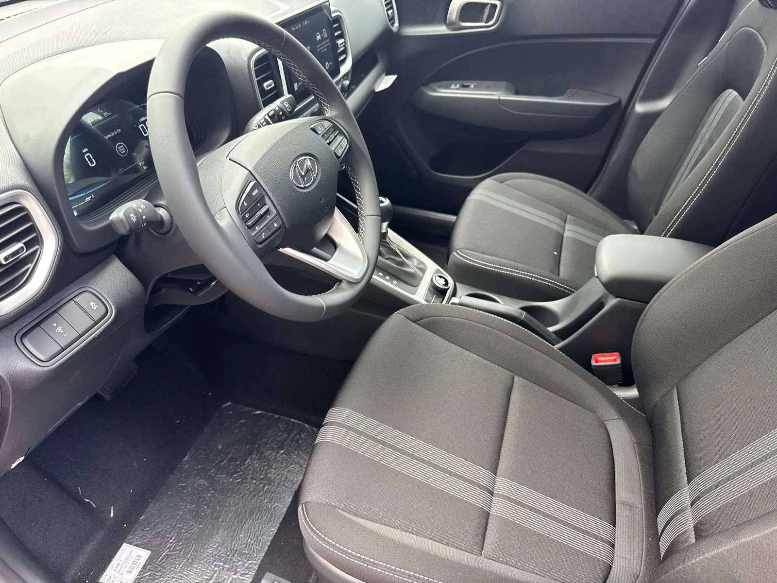 2025 Hyundai Venue SEL - Photo 10