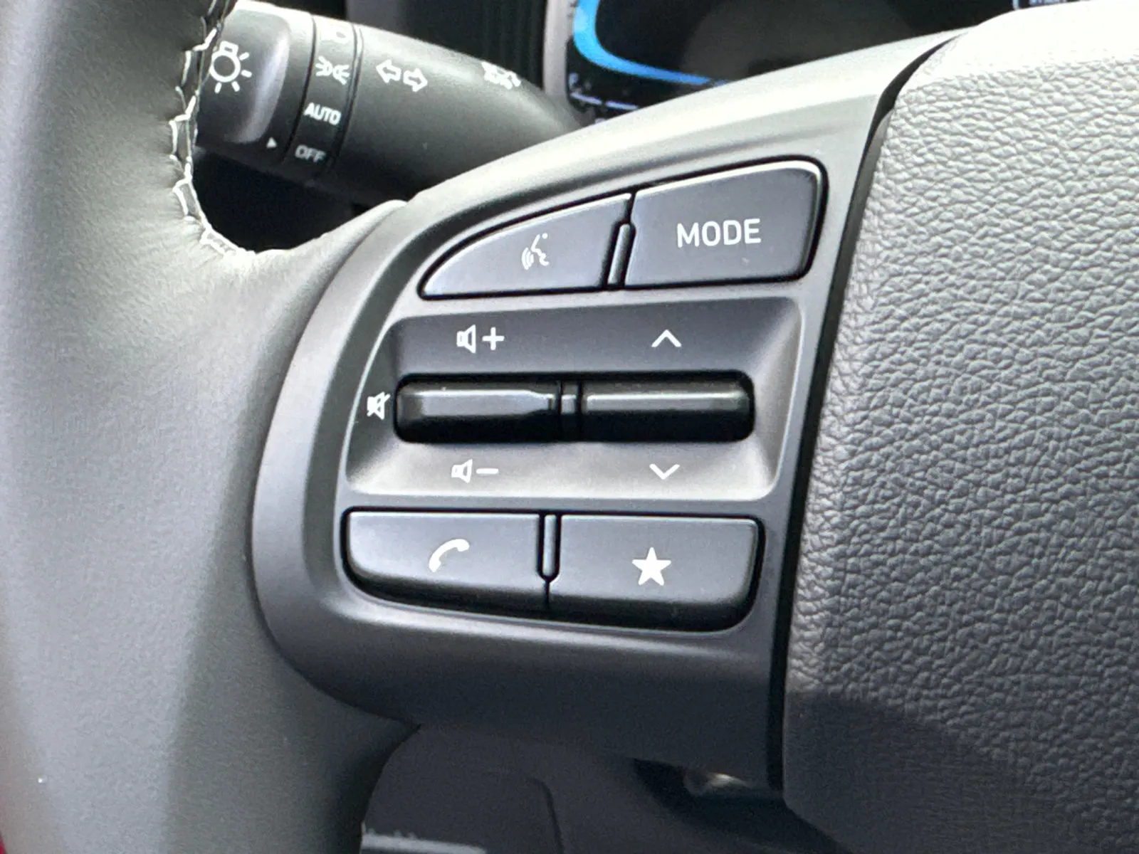 2025 Hyundai Venue SEL - Photo 25