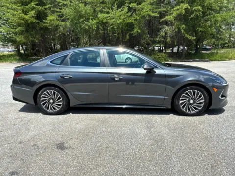 More photos of 2022 Hyundai Sonata Hybrid Limited at ALM Hyundai West, GA