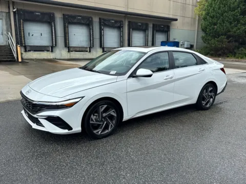 White 2024 Hyundai Elantra SEL for sale in Lithia Springs, GA