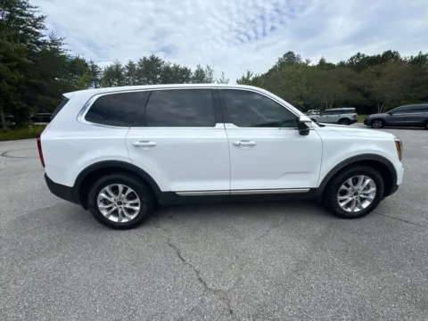 More photos of 2022 Kia Telluride LX at ALM Hyundai West, GA