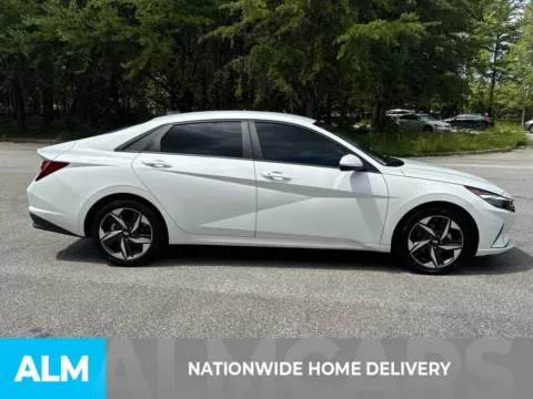 More photos of 2023 Hyundai Elantra SEL at ALM Hyundai West, GA