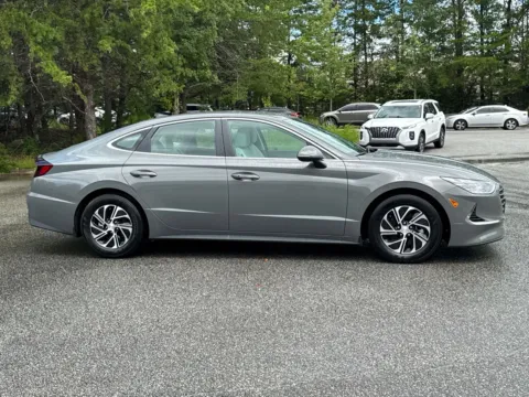 More photos of 2023 Hyundai Sonata Hybrid Blue at ALM Hyundai West, GA