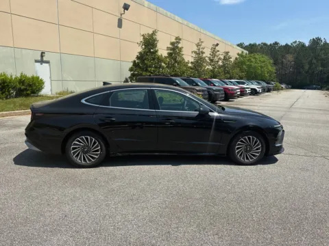 More photos of 2025 Hyundai Sonata Hybrid SEL at ALM Hyundai West, GA