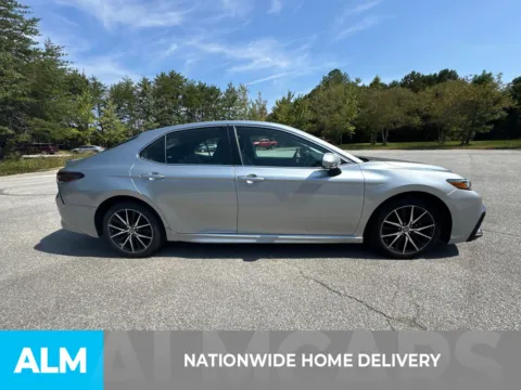 More photos of 2023 Toyota Camry SE at ALM Hyundai West, GA
