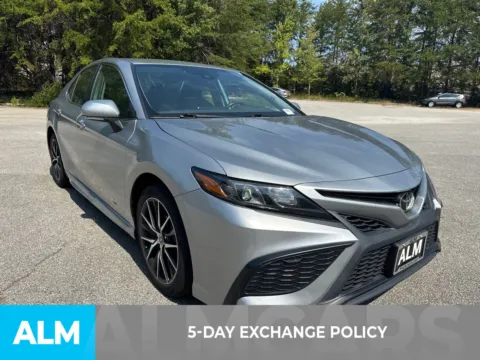 More photos of 2023 Toyota Camry SE at ALM Hyundai West, GA