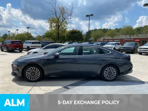 More photos of 2024 Hyundai Sonata Hybrid SEL at ALM Hyundai West, GA